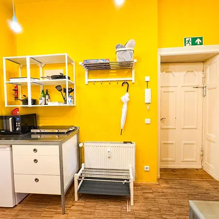 Nap Club - Stylish & Quiet Base In Vibrant Kiez * Berlin
