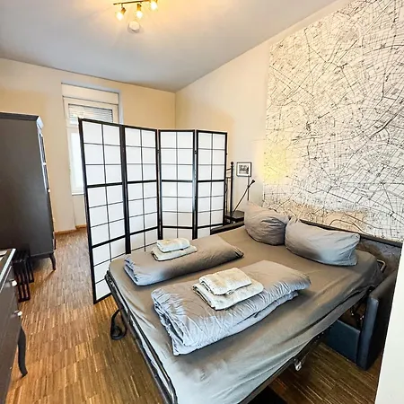Nap Club - Stylish & Quiet Base In Vibrant Kiez Apartment *