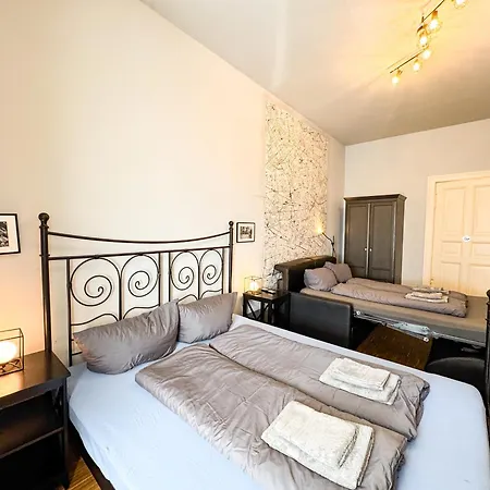 Nap Club - Stylish & Quiet Base In Vibrant Kiez *